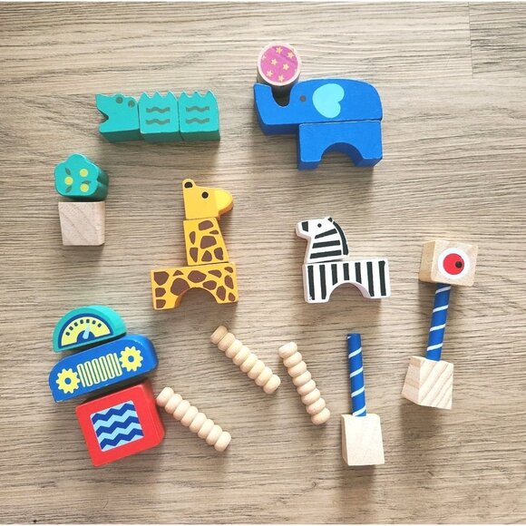 Wooden Toy Blocks Lot Of 24 Safari Animals Assorted Shapes - Picture 1 of 12